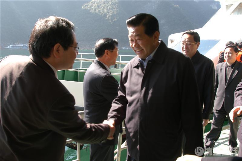 2004年11月，全國政協主席賈慶林視察清江