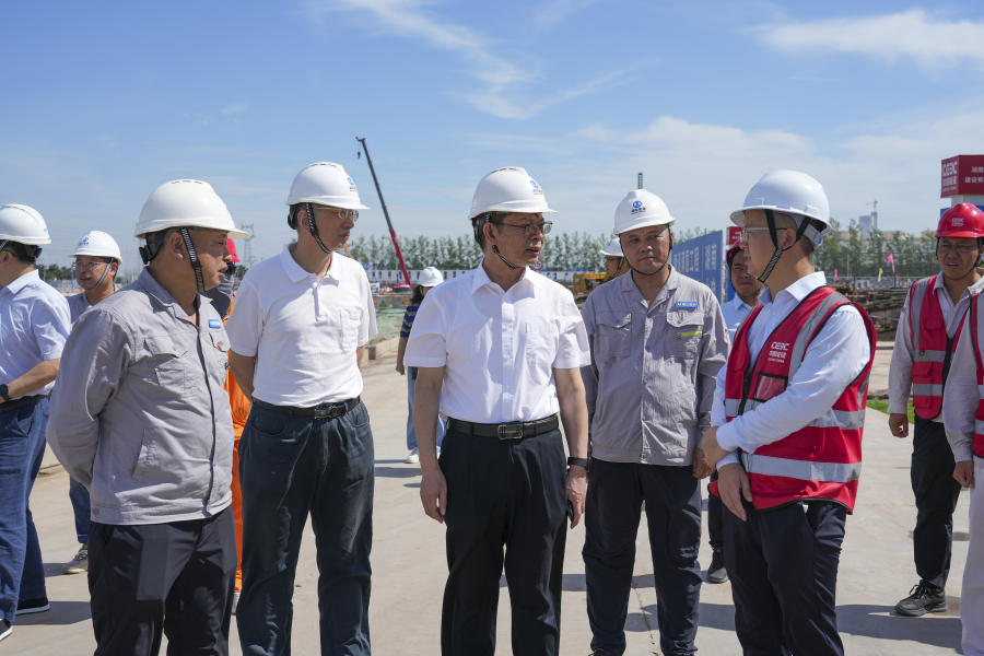 7月17日，涂山峰赴江陵火電項目防汛安全檢查