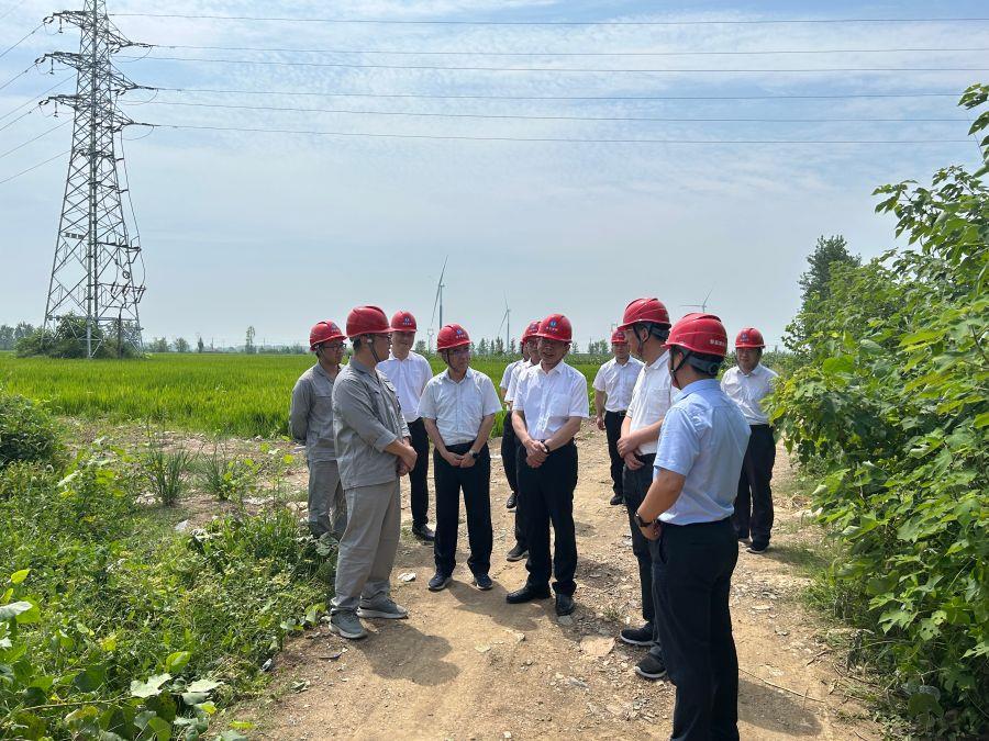 調研風機現場(新能源公司供稿) 調研風機現場(新能源公司供稿)
