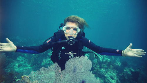 潛入蔚藍(lán) PBS高端訪談如何激發(fā)人們對(duì)海洋的熱愛(ài)