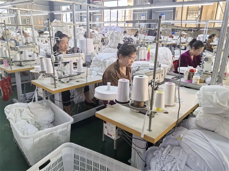 玉屏 小工坊撐起就業“幸福傘” 服飾研發成就致富路